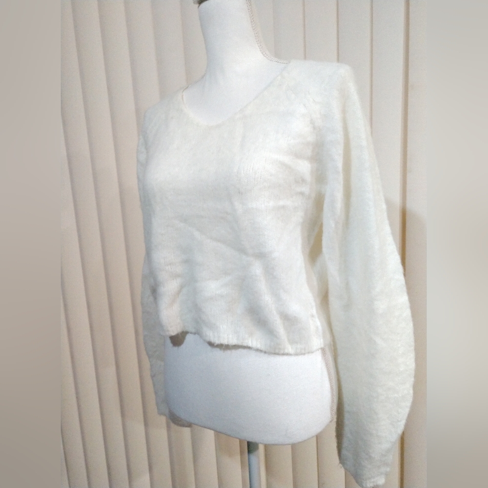 Pretty Rosie French Sweater CROPPED V Neck Pullover Soft White Small Chest 36"